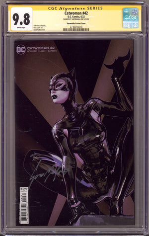 Catwoman Vol 5 42 CGC 9.8 (NM/M) (2022) Sozomaika Incentive Variant Signed x1 Cover Sozomaika