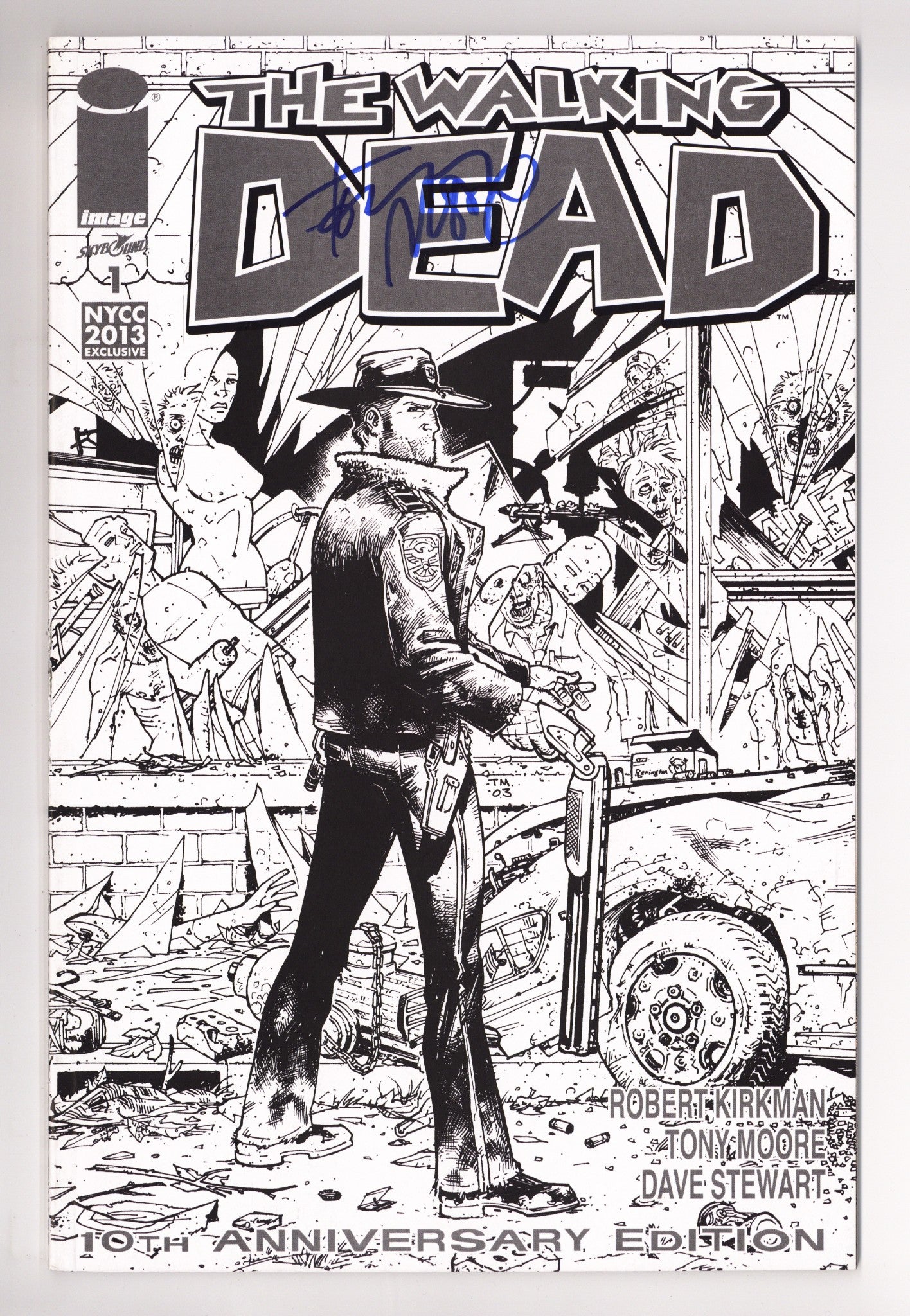 The Walking Dead #1 10th Anniversary Edition 1 VF/NM (9.0) (2013) B&W Exclusive Variant Signed x1 Cover Tony Moore 