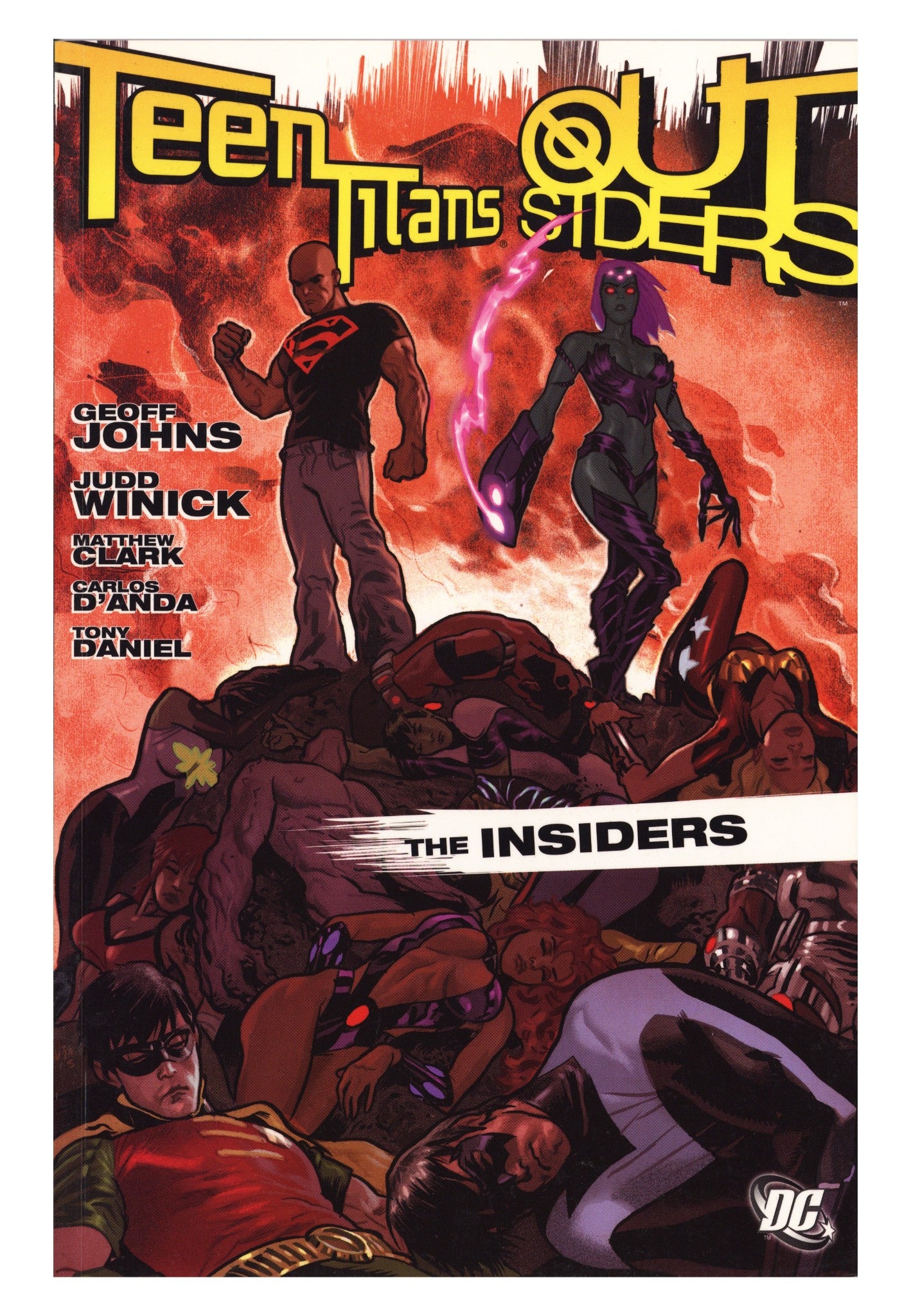 Teen Titans / Outsiders: Insiders TPB     Mid Grade   (2006)        