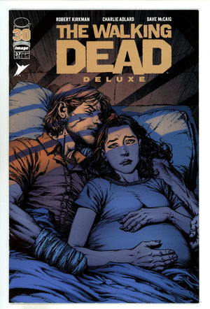 The Walking Dead Deluxe 37 Mid Grade (2022)