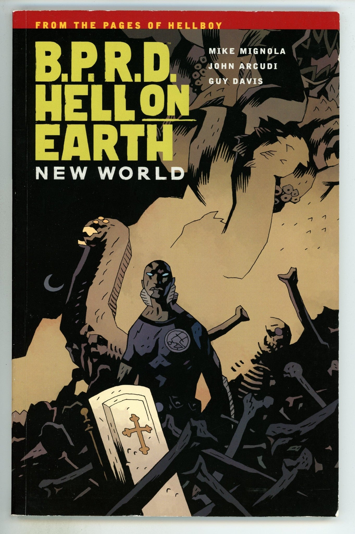 B.P.R.D. Hell on Earth TPB Vol 1   Mid Grade   (2011)       