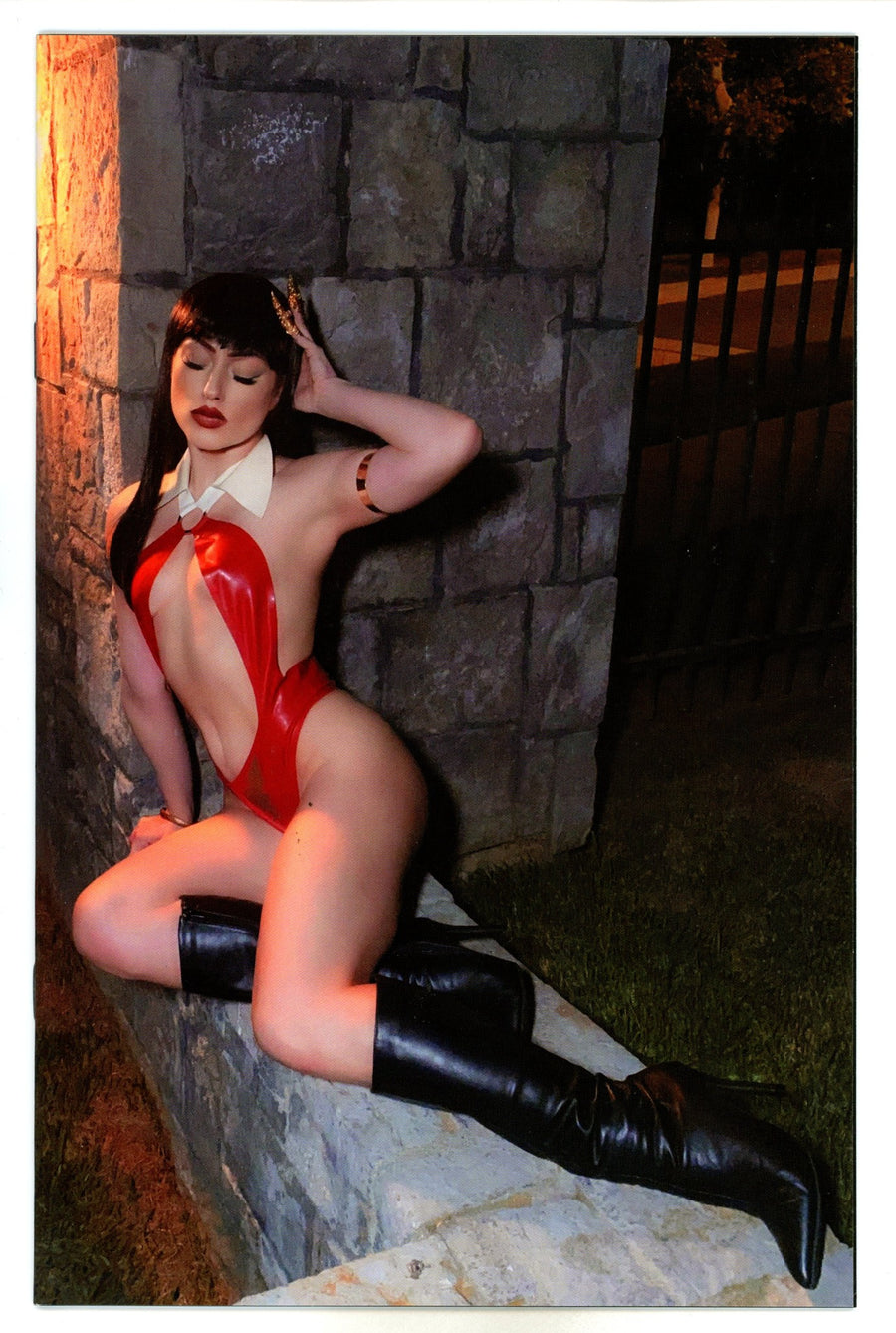 Vengeance of Vampirella Vol 2 25 Cosplay Virgin Variant