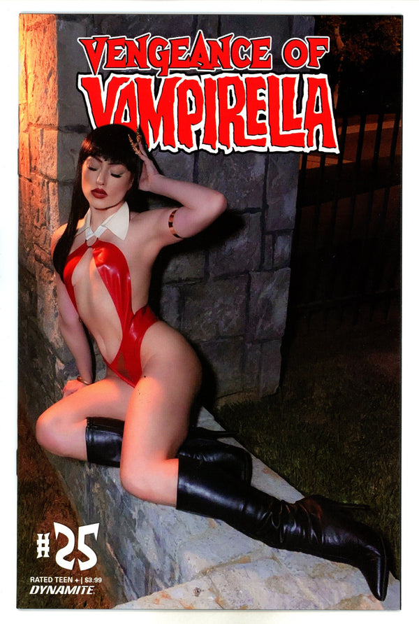 Vengeance of Vampirella Vol 2 25 Cosplay Variant