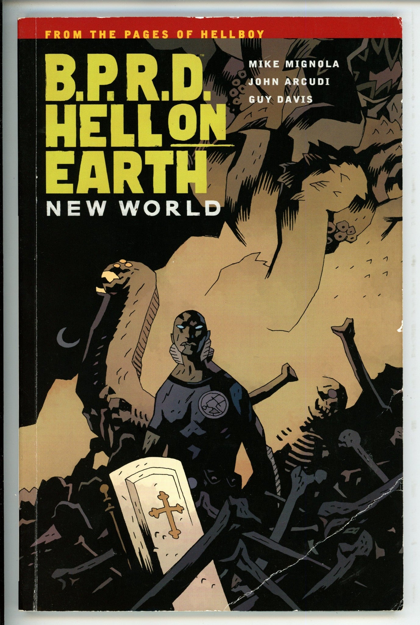 B.R.P.D. Hell On Earth Vol 1 New World TPB