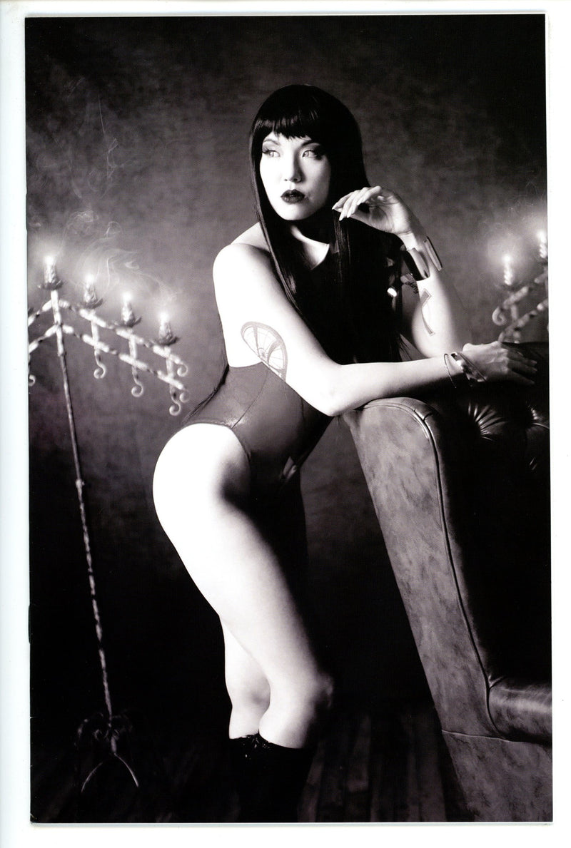 Vampirella Valentines Day Special  1 Cosplay Variant (2021)