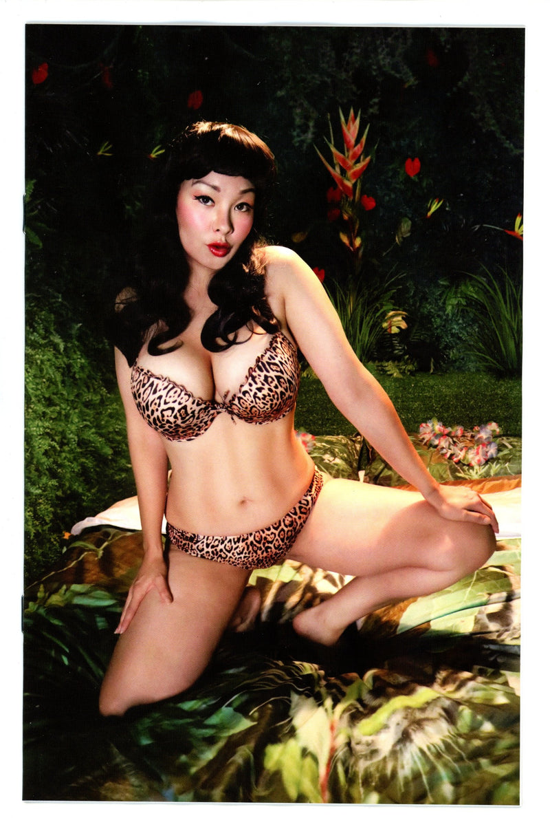 Bettie Page Alien Agenda 3 Cosplay Variant (2022)