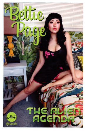 Bettie Page Alien Agenda 4 Cosplay Variant (2022)