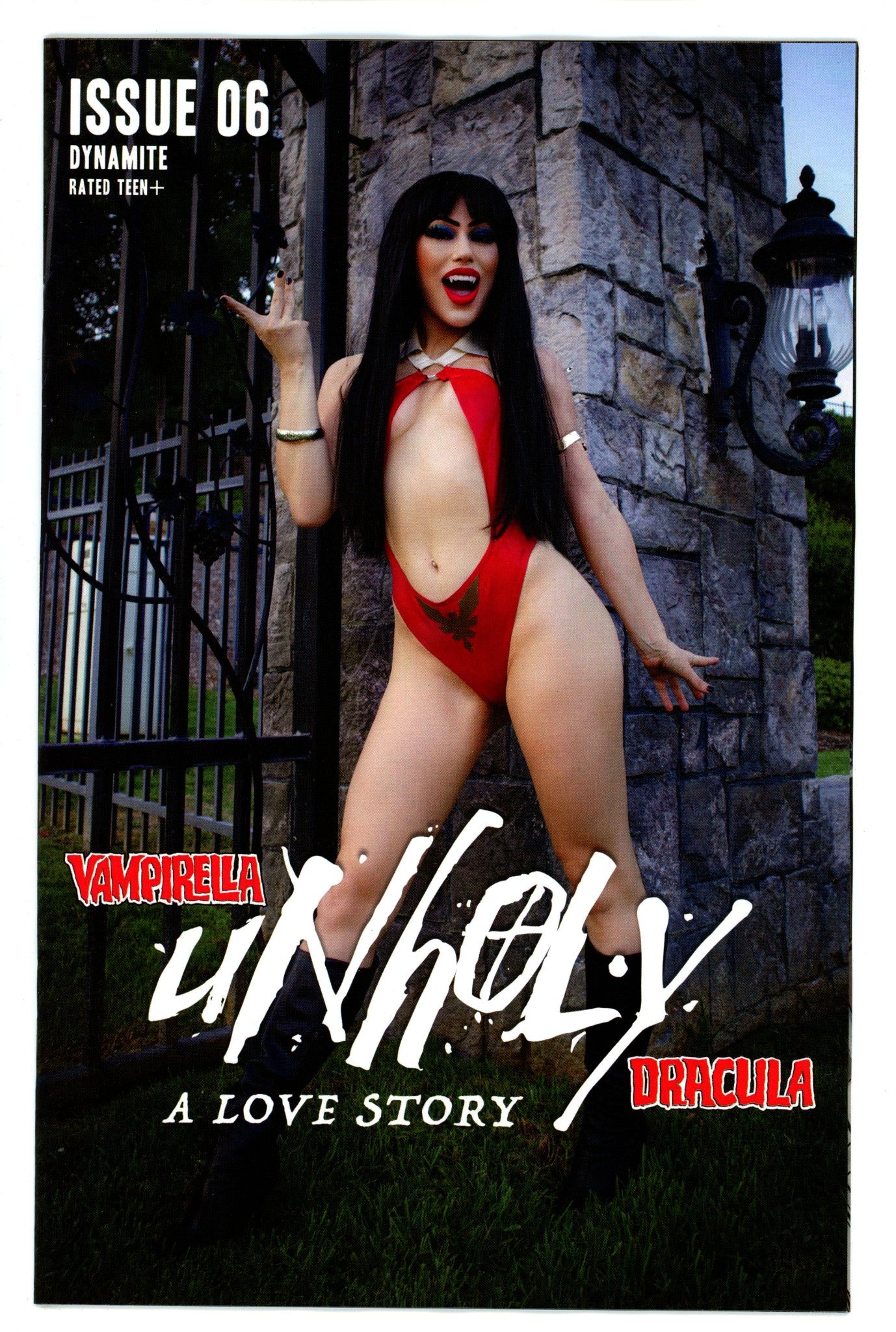 Vampirella / Dracula Unholy 6 Cosplay Variant (2022)
