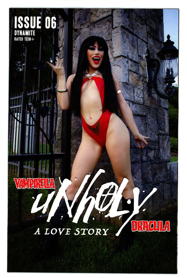 Vampirella / Dracula Unholy 6 Cosplay Variant (2022)
