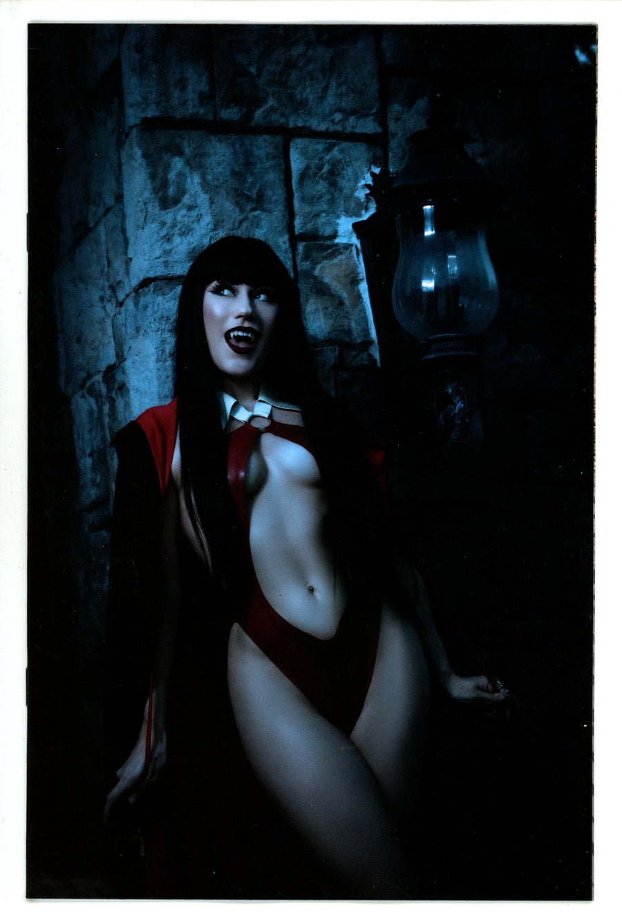 Vampirella Vs Superpowers 2 Cosplay Virgin Incentive Variant (2023)